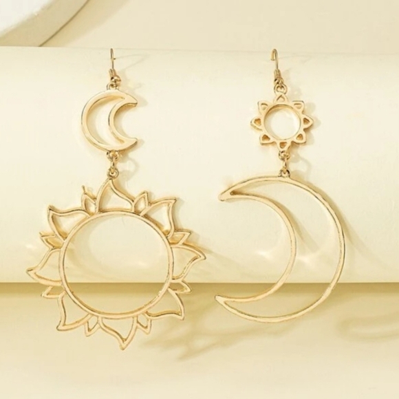 Metal Asymmetrical Golden Sun & Moon Dangle Drop Earrings - Picture 7 of 17